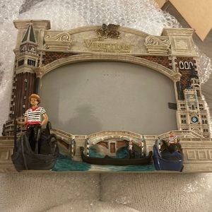 Venetian picture frame